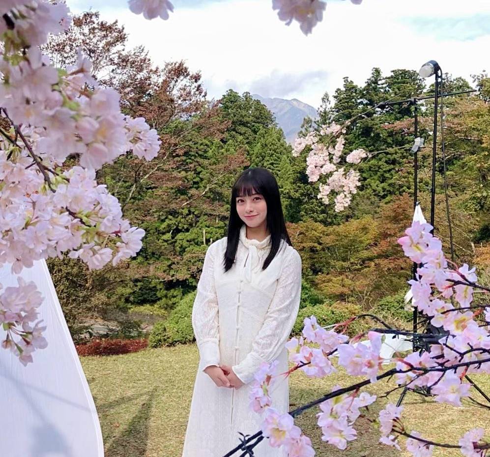 橋本環奈 清潔感溢れる春らしさ満開の写真にファンから 可愛い の嵐